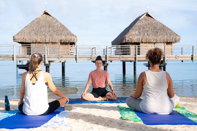 Yoga on the paradise beach of Manava Moorea - A calm start at Manava resort